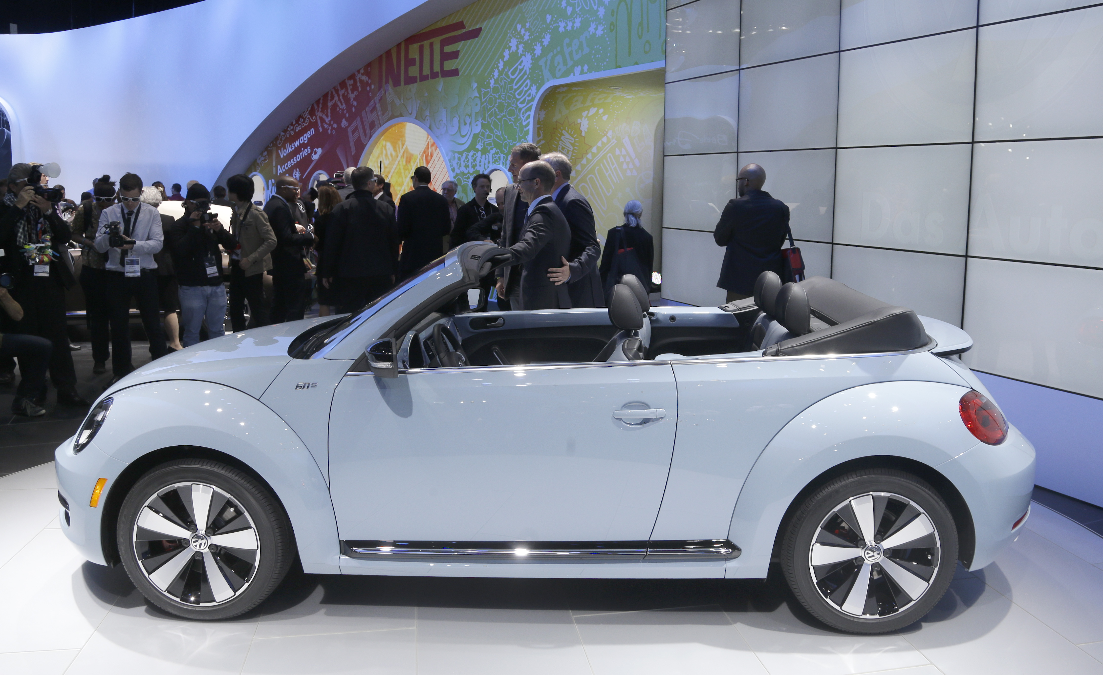 VW Beetle Cabriolet 2013: Με θέα τον ουρανό του Los Angeles